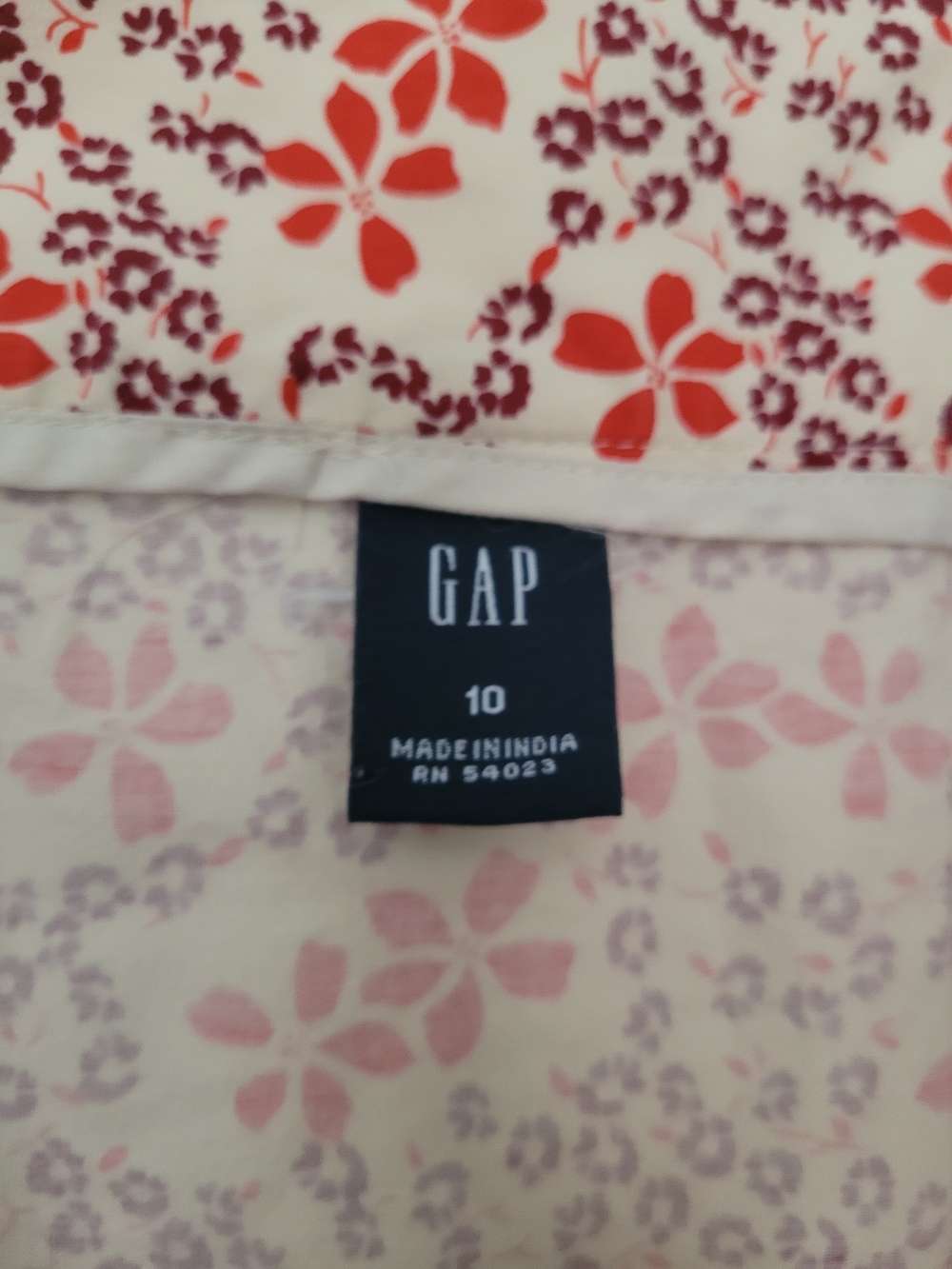 Cream Mini Skirt with Red Floral Pattern - GAP - Size 10 - Picture 4 of 4